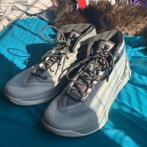 Curry 3 size 13M “Grey Matter”